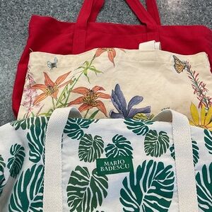 🌼 3 totes cotton canvas. All good condition.